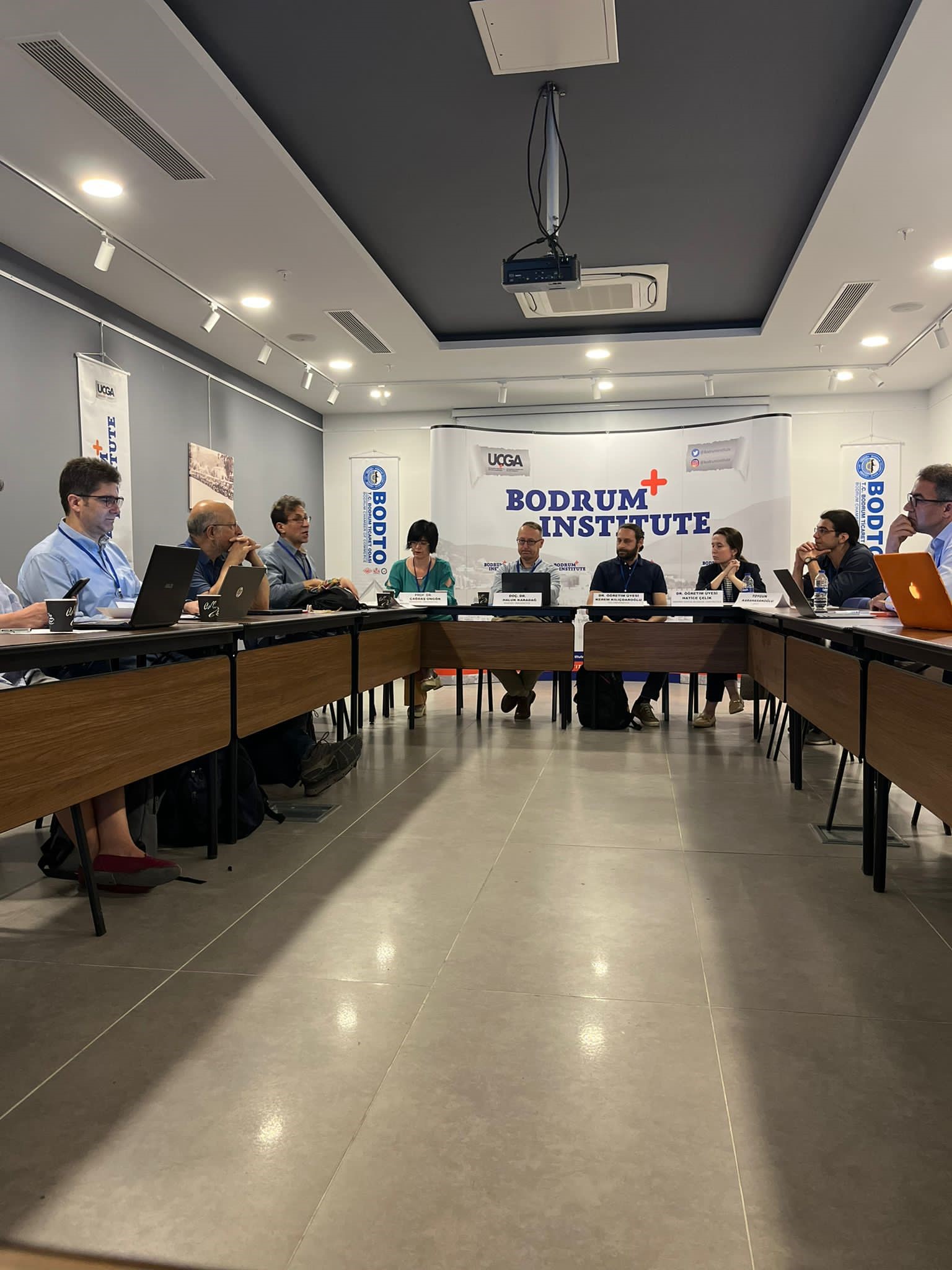 Öğretim Üyemiz Dr. Kerem Kılıçdaroğlu Bodrum enstitüsünde “Uluslararası İlişkilerde Bölgeselleşme: Indo-Pasifik ve Akdeniz Havzasında Güvenlik ve İşbirliği”, başlıklı bir sunuş yaptı